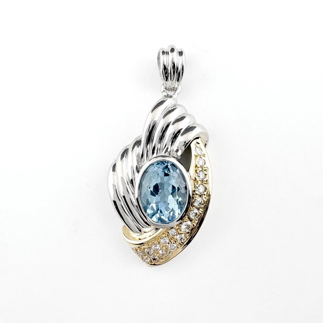 AQUAMARINE PENDANT HEAD PLATINUM YELLOW GOLD DIAMOND: Aquamarine Pendant Head Platinum Yellow Gold diamond Brand: Unbranded Type/Style: Pendant Head Material: Pt900 ?18K YG, Color: none Size: Total length of the pendant head including a bail 35.3mm(1.4")