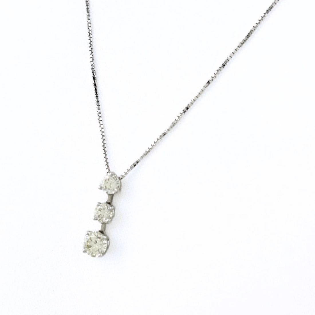 MELEE DIAMOND DESIGN WHITEGOLD PENDANT NECKLACE (1 of 4)