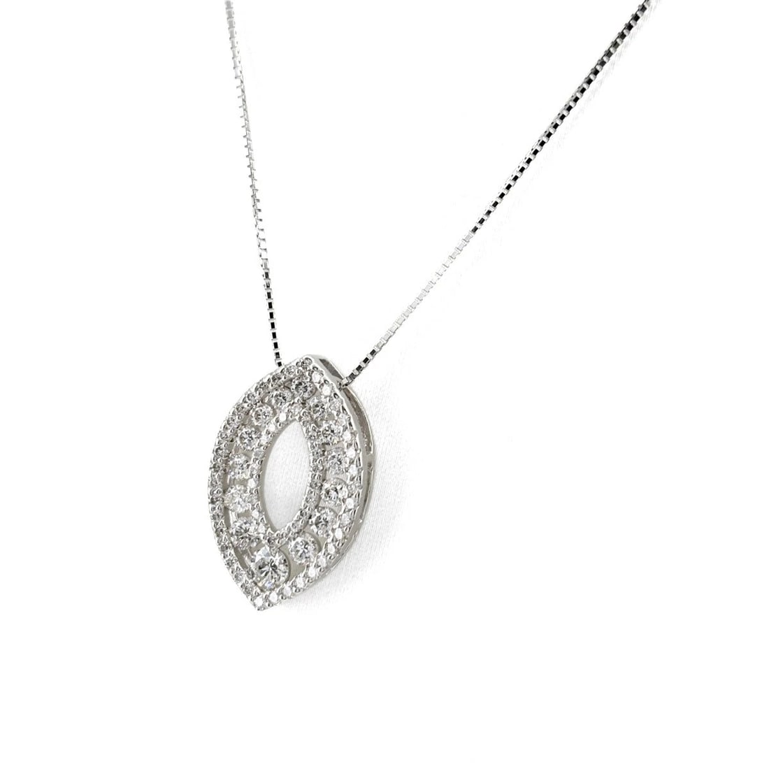 MELEE DIAMOND DESIGN NECKLACE WHITEGOLD PENDANT: melee diamond design necklace WhiteGold Pendant Brand: Unbranded Type/Style: Necklace Material: 18K WG, Color: White Size: Chain / code 45cm(17.7") Chain width 0.6mm(0.0") Pendant size 20.8×13.1mm(0.
