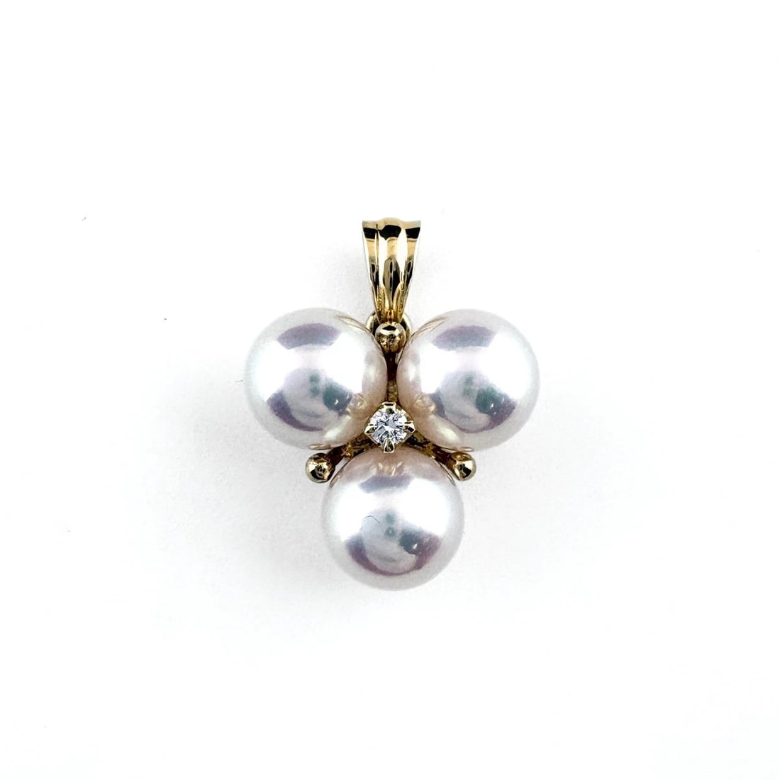 MIKIMOTO PEARL PENDANT HEAD YELLOWGOLD MELEE: MIKIMOTO Pearl Pendant Head YellowGold melee Brand: MIKIMOTO Type/Style: Pendant Head Material: 18K YG, Color: Gold Size: Total length of the pendant head including a bail 18.7×13.9mm(0.7") Inside di