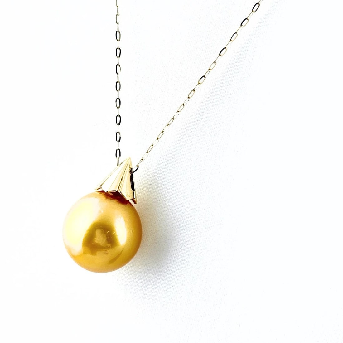 PEARL DESIGN NECKLACE YELLOWGOLD PENDANT PEARL: Pearl design necklace YellowGold Pendant Pearl Brand: Unbranded Type/Style: Necklace Material: 18K YG, Color: Gold Size: Chain / code 45cm(17.7") Chain width 0.8mm(0.0") Pendant size 20.9?13.8mm(0.8")