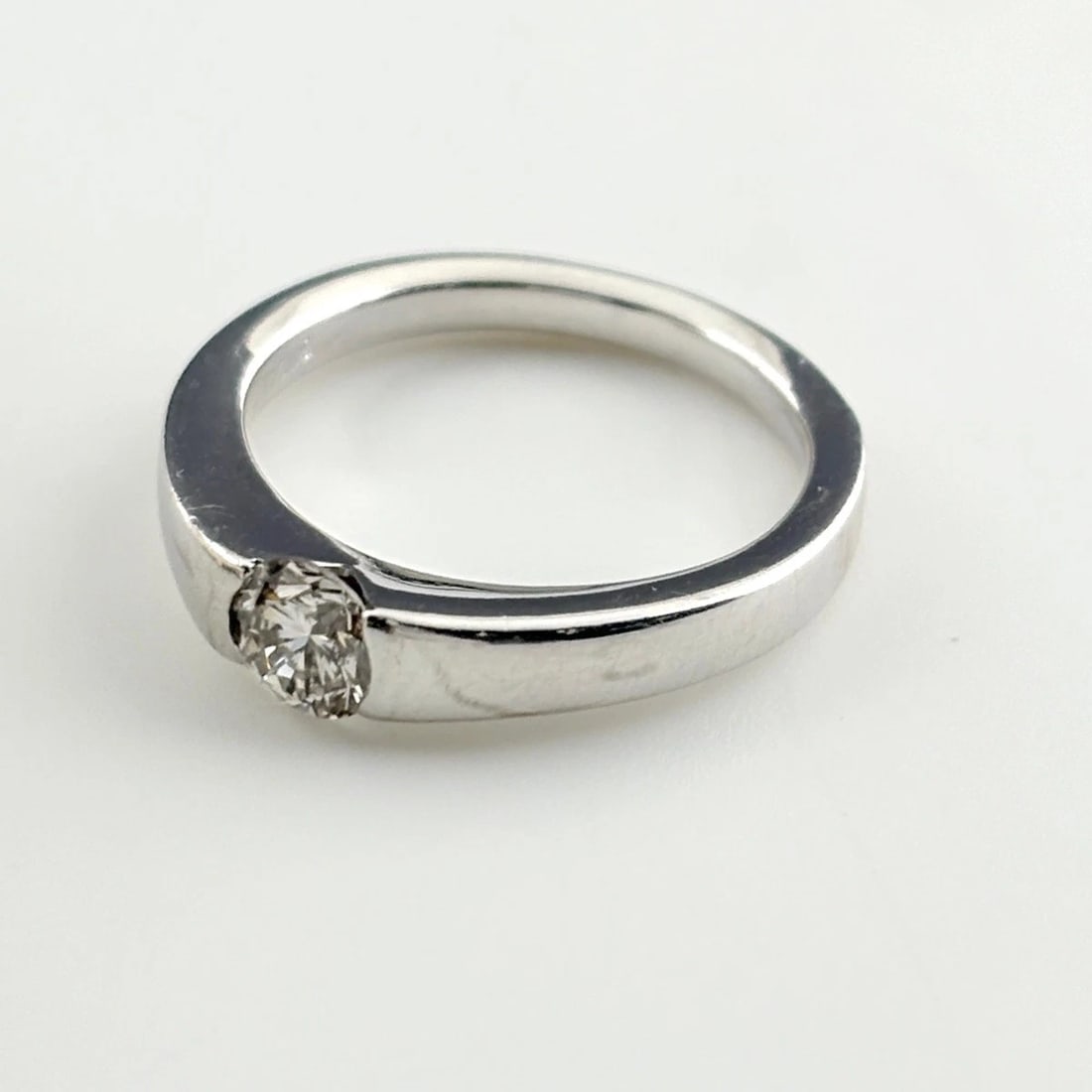 DIAMOND DESIGN WHITEGOLD RING 18K WG (1 of 4)