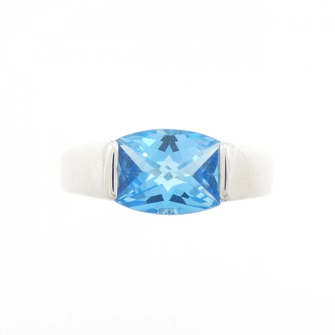 TASAKI BLUE TOPAZ RING: Tasaki Blue Topaz Ring Brand: TASAKI Type/Style: Tasaki Ring Material: K18 white gold, Main Stone Blue Topaz Color: White gold Size: US 6 1/4 Accessories: None Accessories Notice: When purchasing