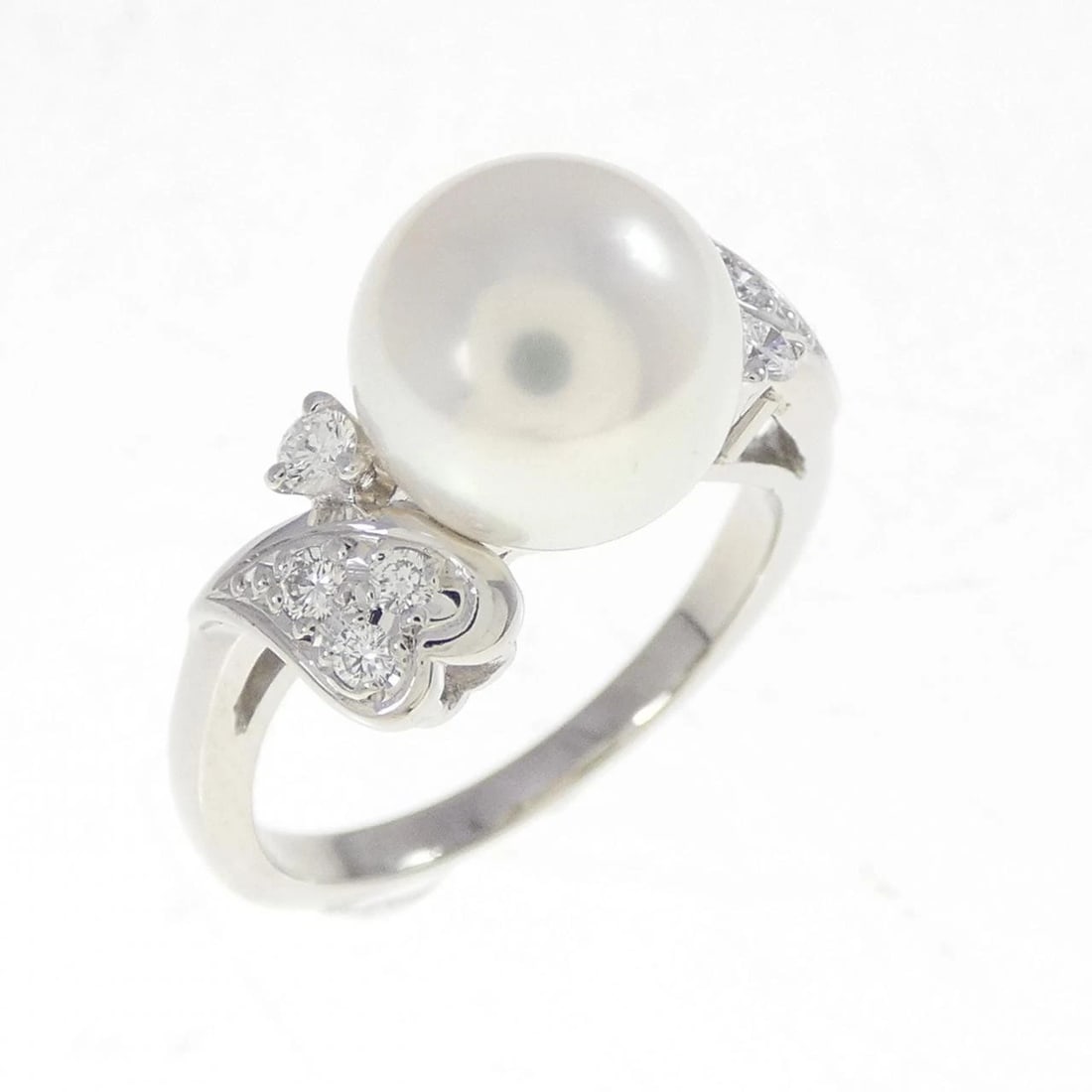 MIKIMOTO AKOYA PEARL RING: Mikimoto Akoya Pearl Ring Brand: MIKIMOTO Type/Style: Mikimoto Ring Material: Platinum950, Main Stone Akoya Pearl Color: Silver Size: US 4 Accessories: None Accessories Notice: When purchasing