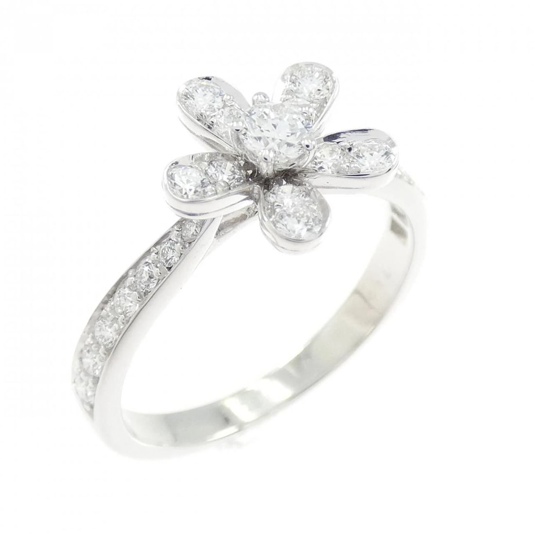 VAN CLEEF & ARPELS SOCRATES RING: Van Cleef & Arpels Socrates Ring Brand: Van Cleef & Arpels Type/Style: Van Cleef & Arpels Ring Material: 750 white gold, Main Stone Natural Color: White Gold Size: US 5 1/4 Accessories: None