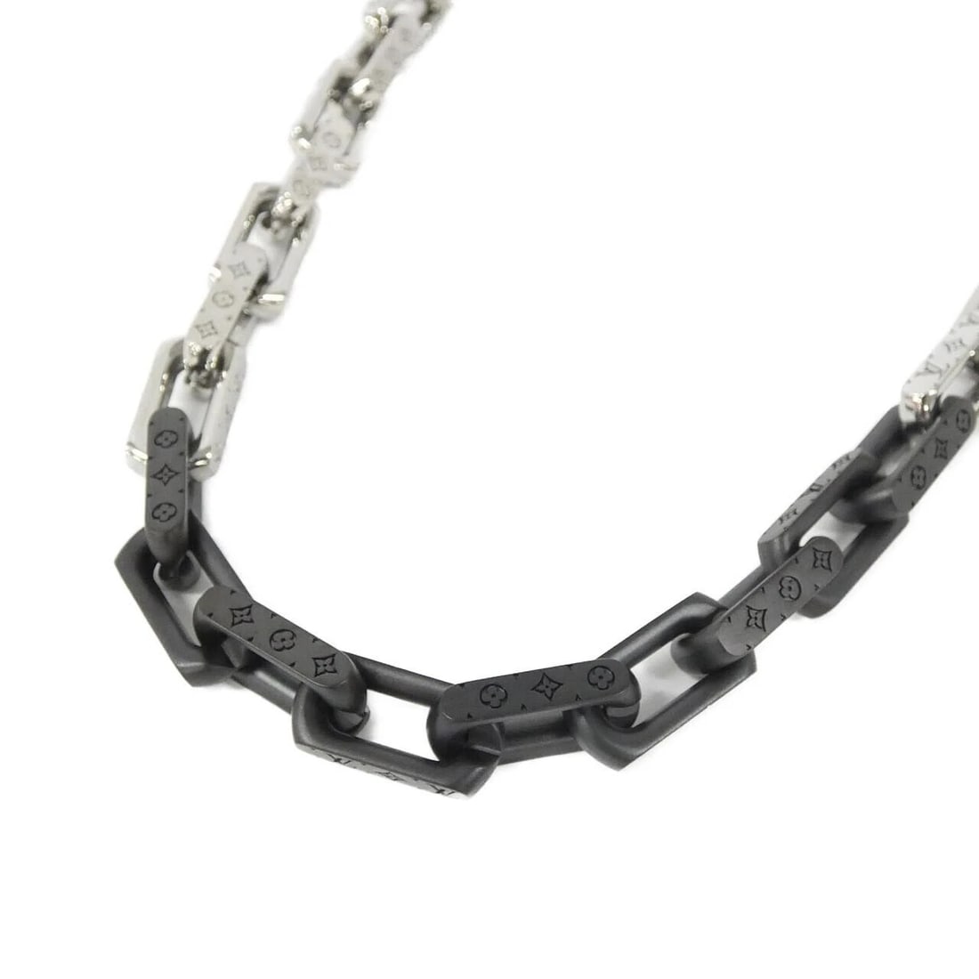LOUIS VUITTON MONOGRAM CHAIN NECKLACE: Louis Vuitton Monogram Chain Necklace Brand: LOUIS VUITTON Type/Style: Louis Vuitton Necklace Material: None, Color: None Size: Length : 55 cm Width: 1 cm Accessories: None Accessories Notice: When