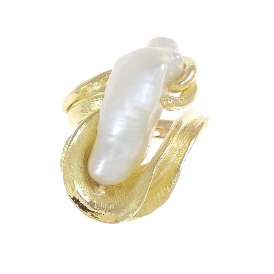 TASAKI FRESHWATER PEARL RING: Tasaki freshwater pearl ring Brand: TASAKI Type/Style: Tasaki Ring Material: K18 yellow gold, Main Stone Freshwater Pearl Color: Yellow Gold Size: US 5 Accessories: None Accessories Notice: When