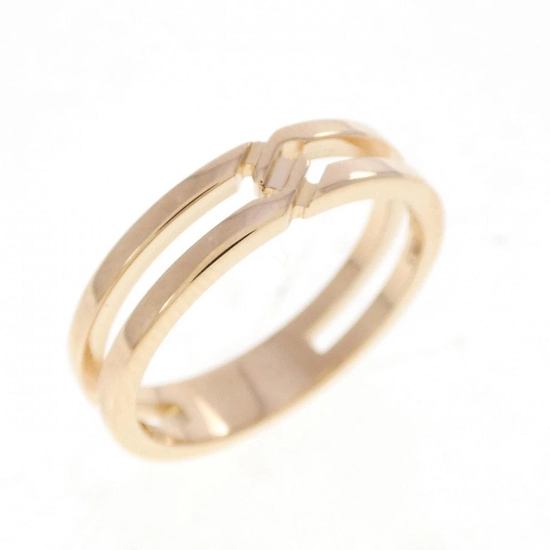 GUCCI INFINITY RING: Gucci Infinity Ring Brand: GUCCI Type/Style: Gucci Ring Material: 750 Pink Gold, Color: Pink Gold Size: US 4(7) Accessories: None Accessories Notice: When purchasing pre-owned goods, pleas