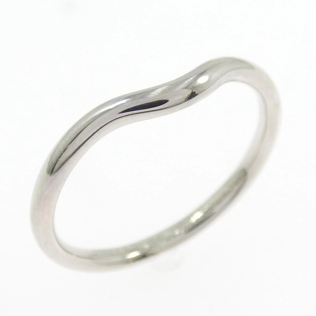 TIFFANY&CO. CURVED RING: TIFFANY&Co. Curved Ring Brand: TIFFANY&Co. Type/Style: TIFFANY & Co. Ring Material: Platinum950, Color: Silver Size: US 8 1/4 Accessories: None Accessories Notice: When purchasing pre-owned goods,