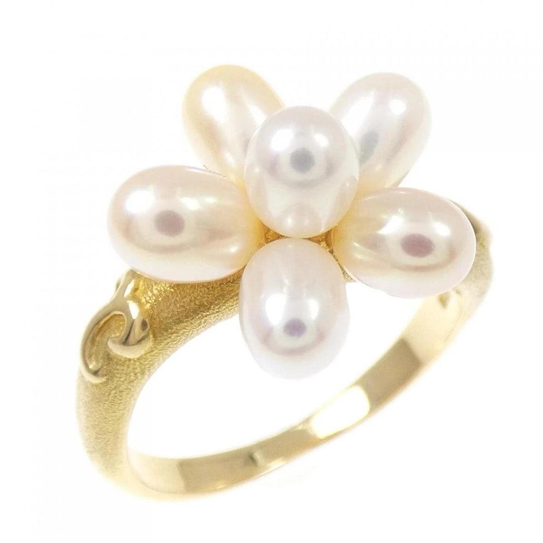 TASAKI FRESHWATER PEARL FLOWER RING: TASAKI Freshwater Pearl Flower Ring Brand: TASAKI Type/Style: Ring Material: K18 yellow gold, Main Stone Freshwater Pearl Color: yellow gold Size: US 6 1/4 Accessories: None Accessories Notice: When