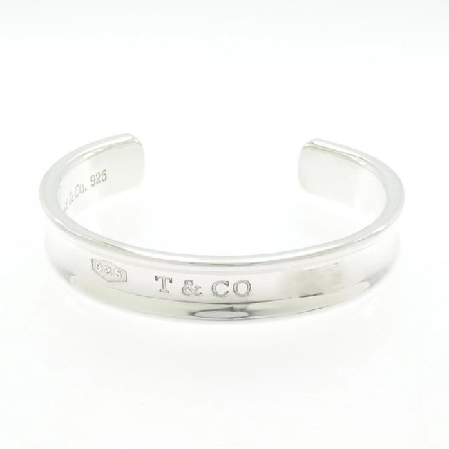 TIFFANY & CO. BANGLE: TIFFANY & Co. Bangle Brand: TIFFANY&Co. Type/Style: TIFFANY & Co. bracelet Material: 925Silver, Color: Silver Size: lentgh 16cm Actual Size Max width approx.: 11.5mm Accessories: None Accessories