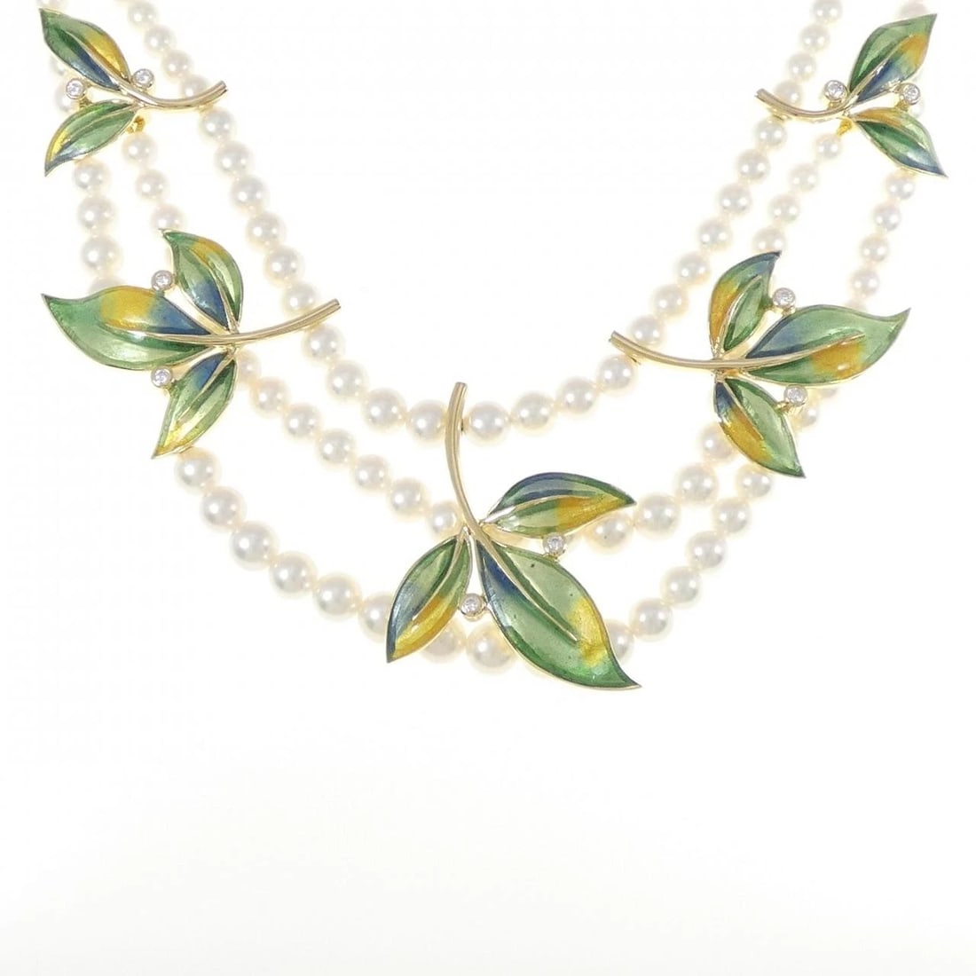 MIKIMOTO AKOYA PEARL NECKLACE: Mikimoto Akoya Pearl Necklace Brand: MIKIMOTO Type/Style: Mikimoto Necklace Material: 750 yellow gold, Main Stone Akoya Pearl Secondary Stone Enamel / Natural Color: yellow gold Size: Lenght 38cm