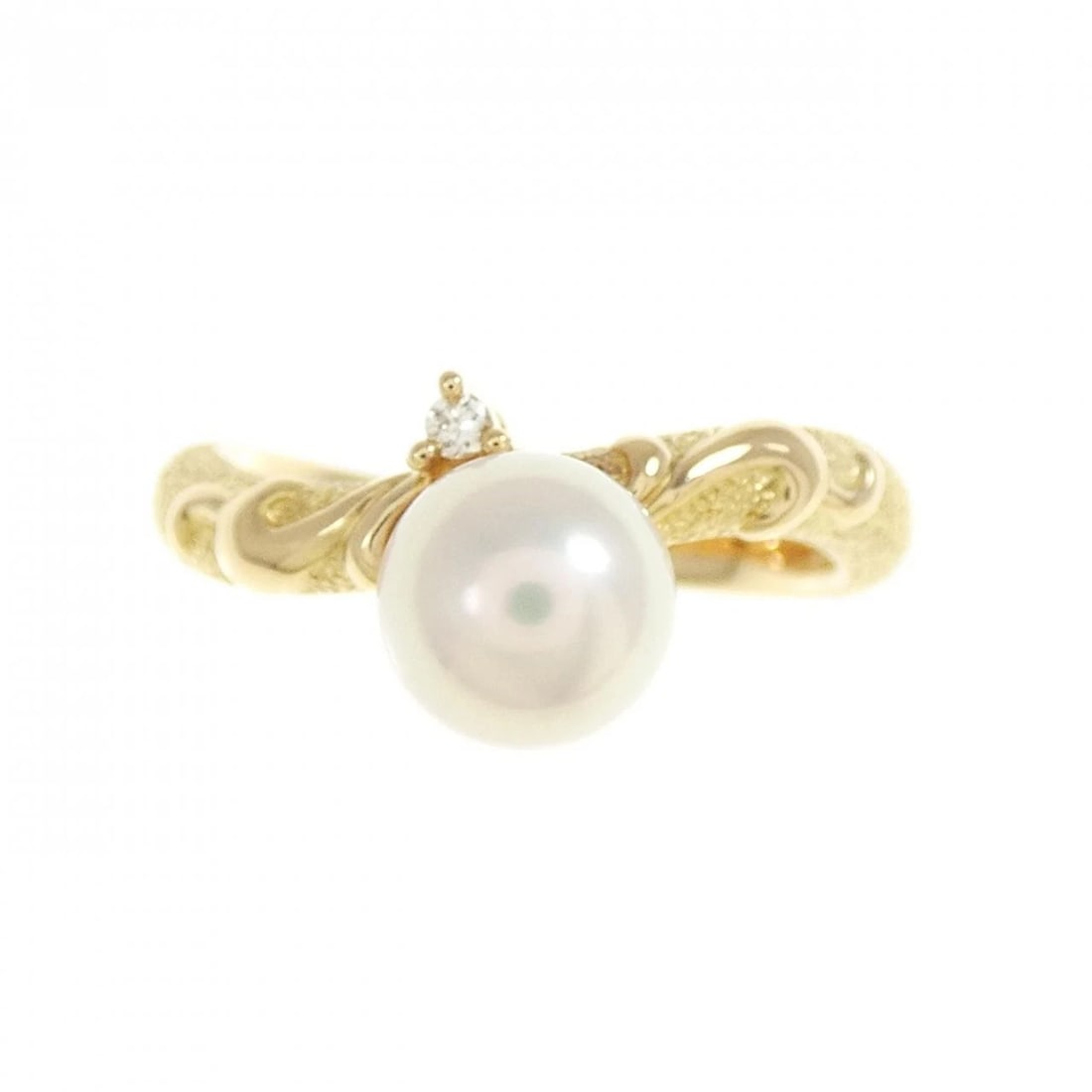 TASAKI AKOYA PEARL RING: Tasaki Akoya Pearl Ring Brand: TASAKI Type/Style: Tasaki Ring Material: K18 yellow gold, Main Stone Akoya Pearl Secondary Stone Natural Color: yellow gold Size: US 5 1/4 Accessories: None Accessories