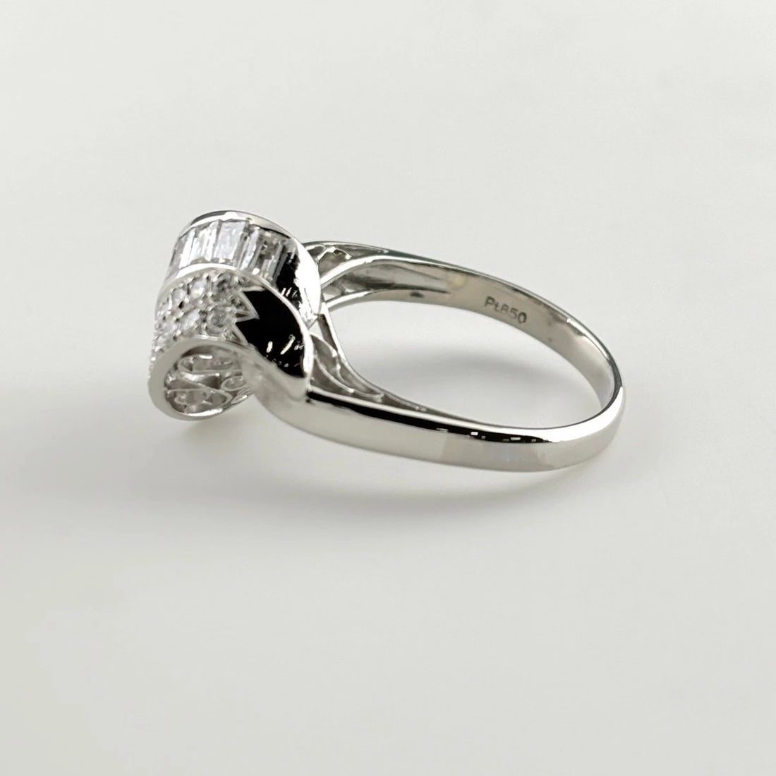 MELEE DIAMOND DESIGN RING PLATINUM - 3