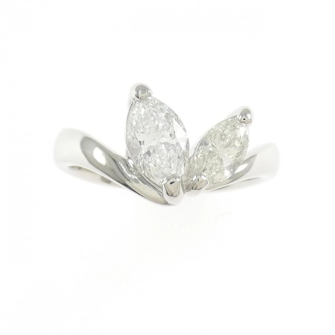 PT900 DIAMOND RING: PT900 Diamond Ring Brand: Unbranded Type/Style: Diamond ring Material: PT900, Main Stone Natural Color: Silver Size: US 5 3/4 Accessories: None Accessories Notice: When purchasing pre-owne