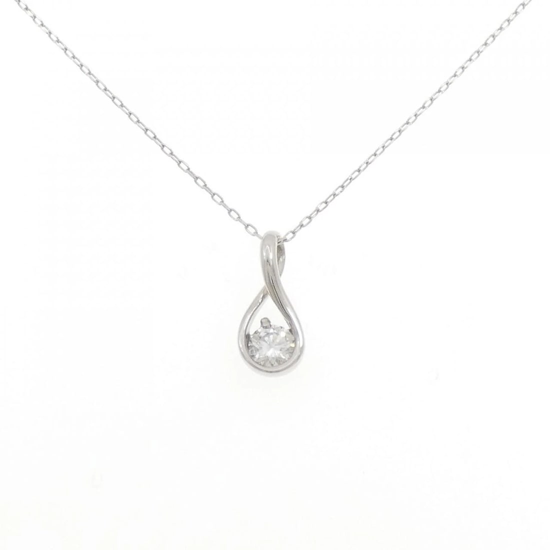 PT900/PT850 DIAMOND NECKLACE: PT900/PT850 Diamond Necklace Brand: Unbranded Type/Style: Diamond Necklace Material: PT900/PT850, Main Stone Natural Color: SILVER Size: Actual Size Pendant length approx. x width approx.: