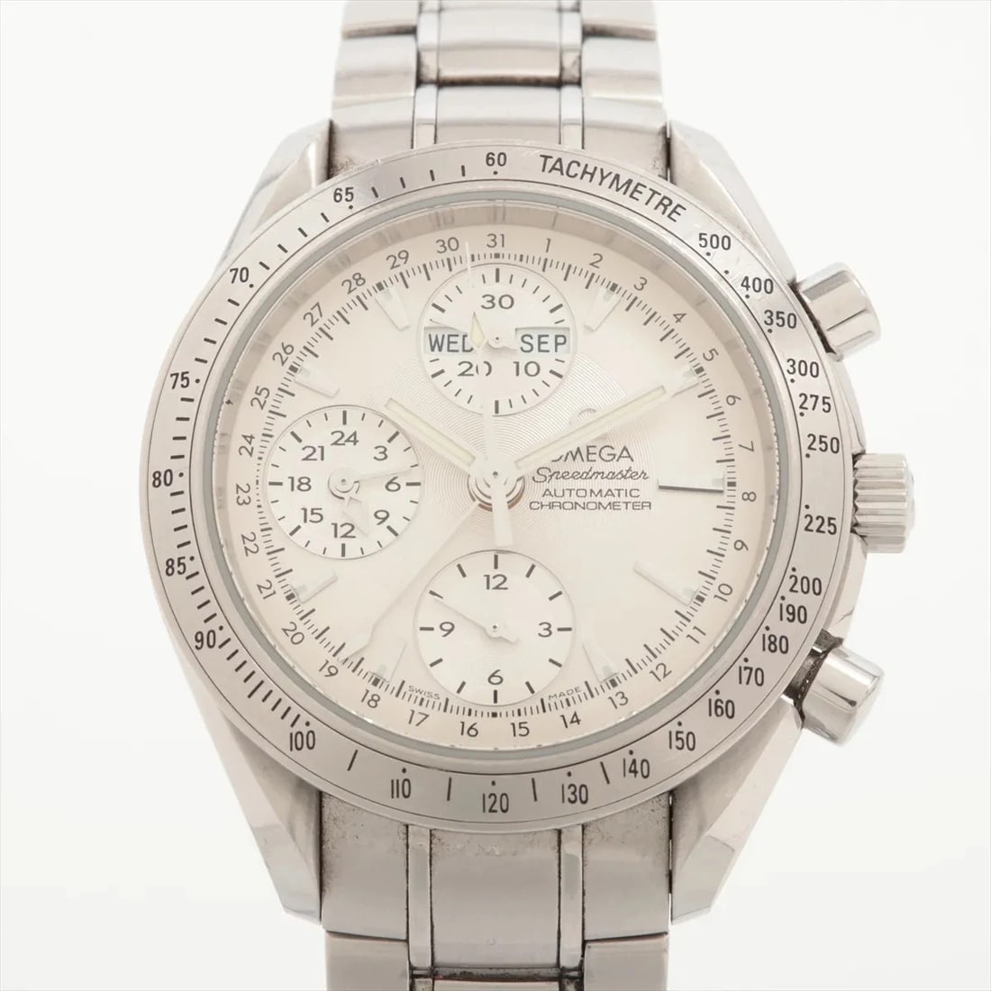 OMEGA SPEEDMASTER SS AT SILVER-FACE WATCH: Omega Speedmaster SS AT Silver-Face Brand: Omega Type/Style: Wristwatch Material: SS Color: Dial Color Silver Size: Case:W1.2 x H1.2inch / W39 x H39 Circumference of Wrist:5.9inch / 15 Accessories