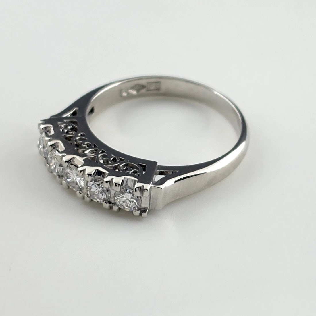 MELEE DIAMOND DESIGN RING PLATINUM: melee diamond design ring Platinum Brand: Unbranded Type/Style: Ring Material: Pt900, Color: PT Size: US 6 to 6.5 Accessories: None Accessories Notice: When purchasing pre-owned goods, please refer
