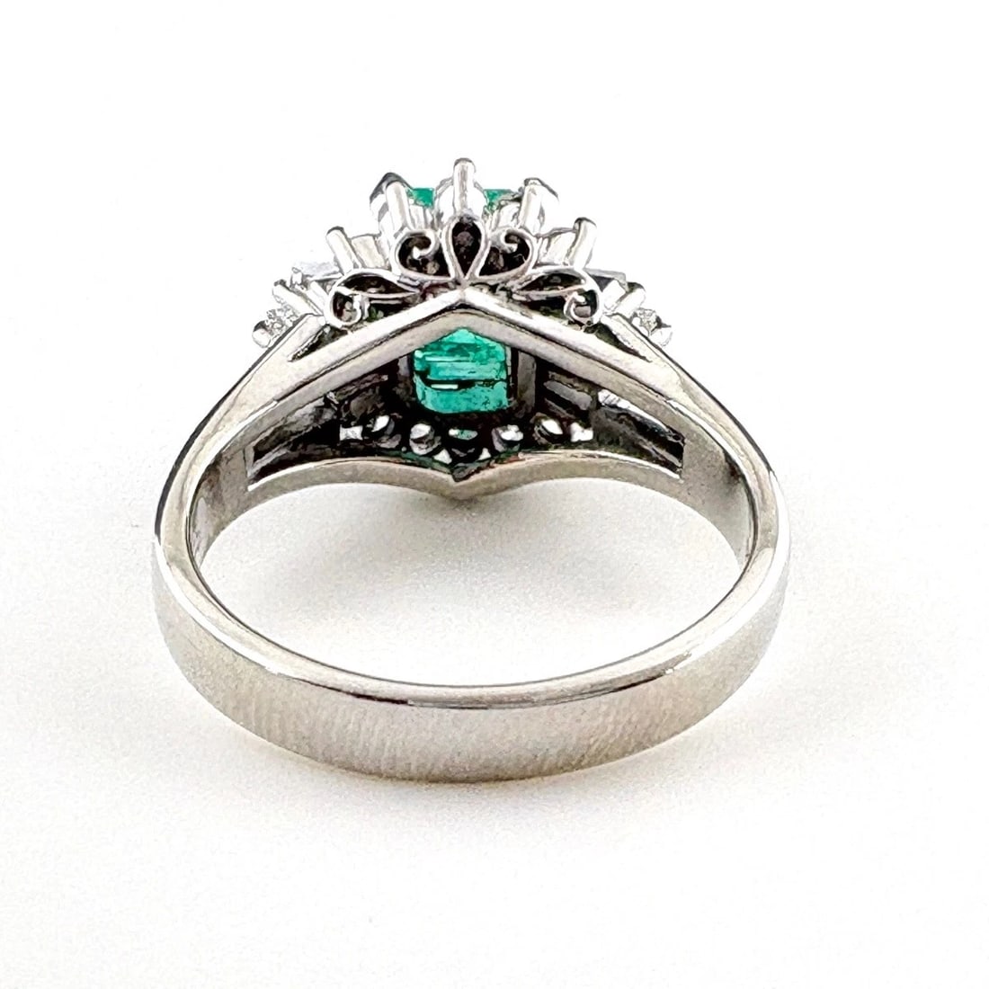 EMERALD DESIGN RING PLATINUM - 2