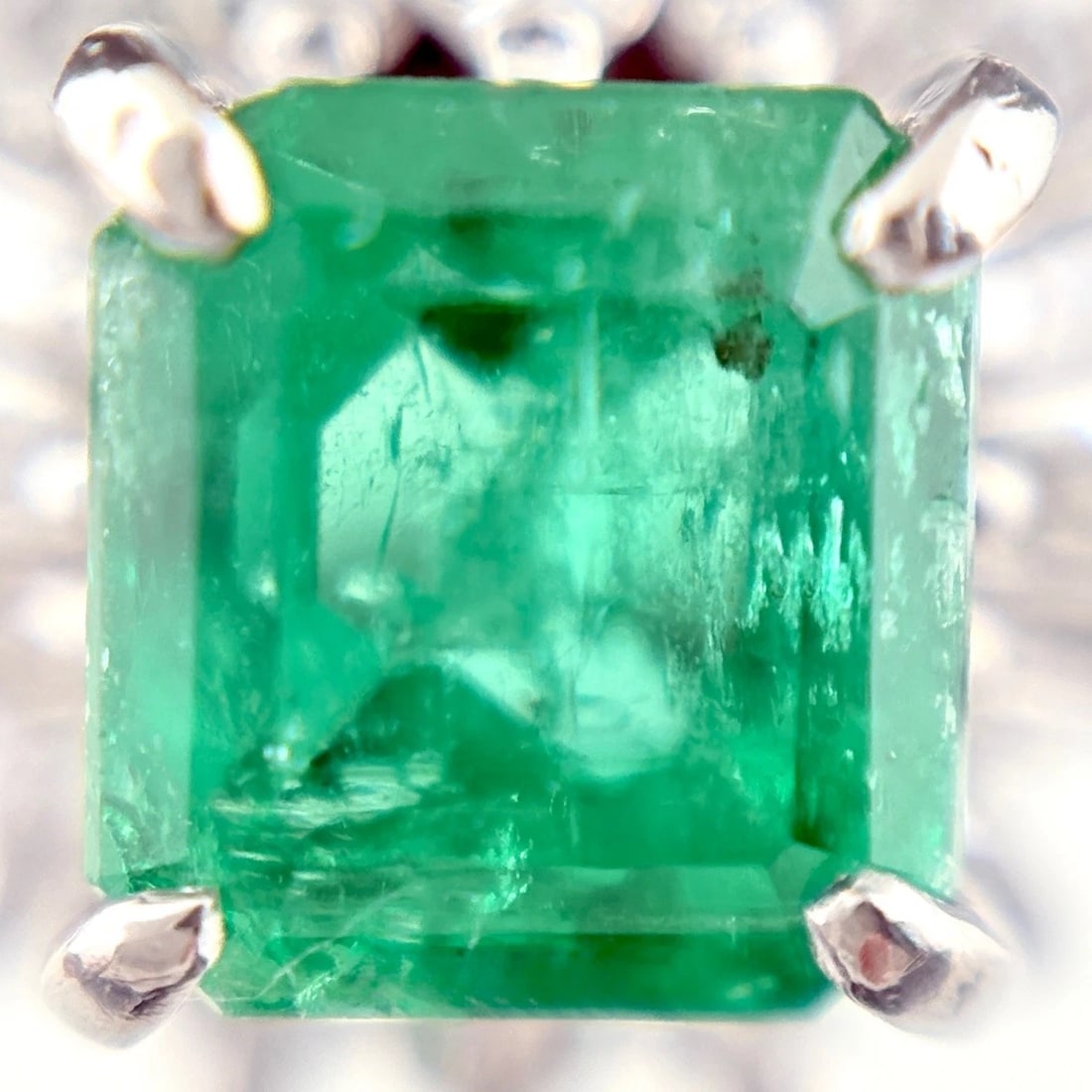 EMERALD DESIGN PLATINUM RING - 2