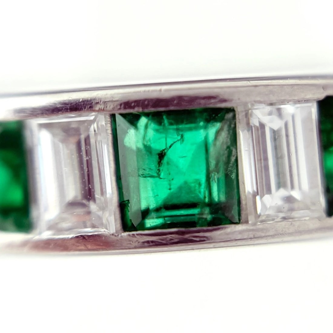 EMERALD DESIGN RING PLATINUM - 2