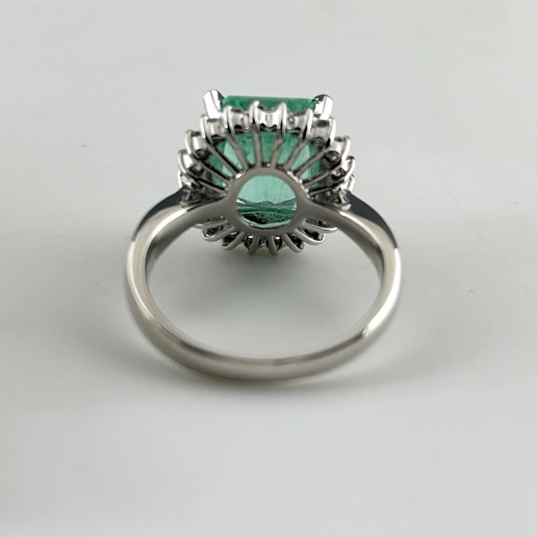 EMERALD DESIGN RING PLATINUM - 3