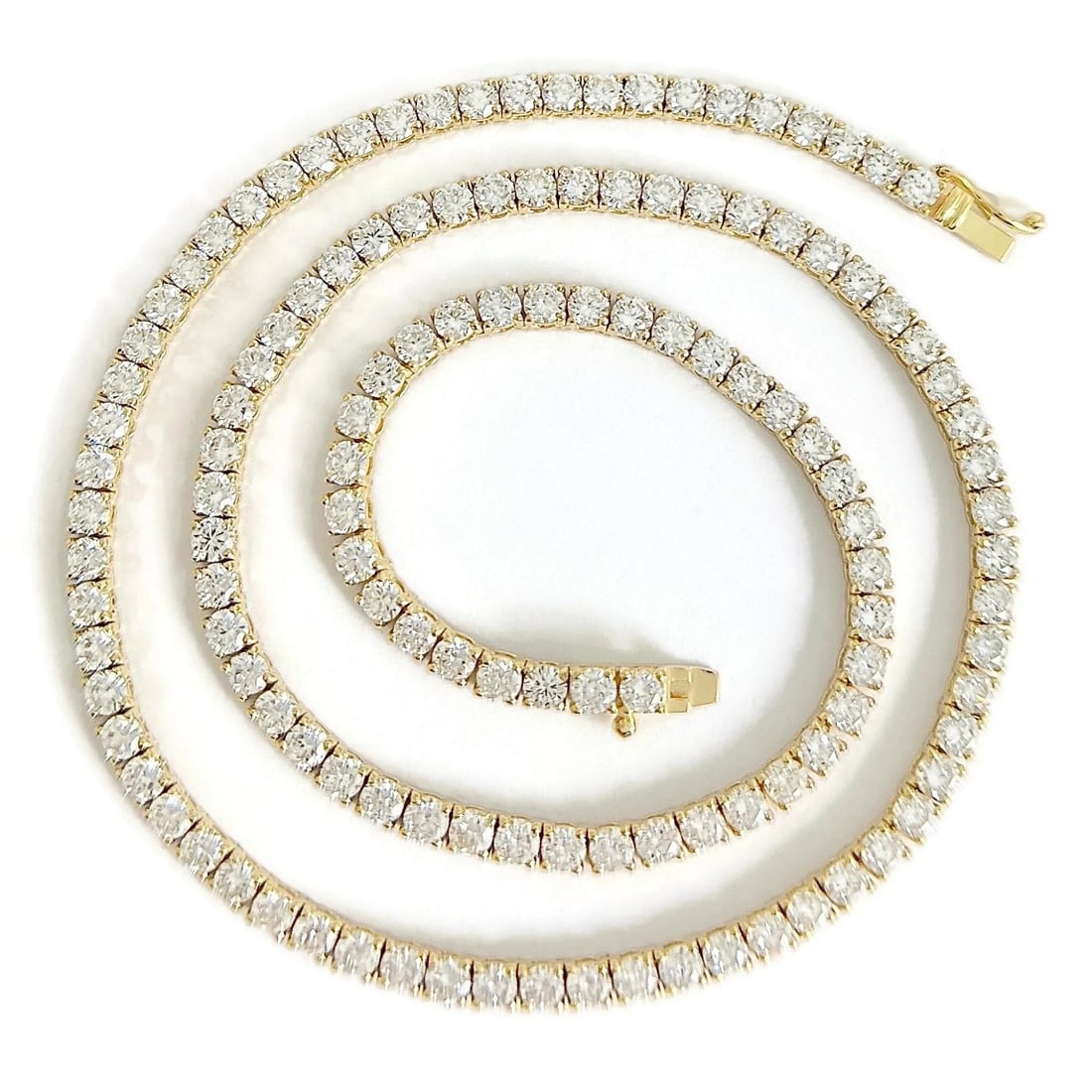 ROUND LAB-CREATED DIAMOND TENNIS NECKLACE 14K YELLOW GOLD: Round Lab-Created Diamond Tennis Necklace 14K Yellow Gold Brand: Unbranded Type/Style: Necklace Material: 14K Yellow Gold, Main Stone Lab-Created Color: Gold Size: Length: 16 inches Width: 3.2 mm