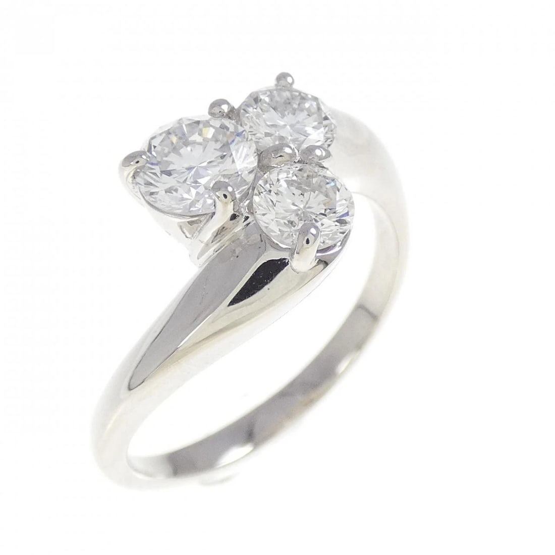 PT900 DIAMOND RING: PT900 Diamond Ring Brand: Unbranded Type/Style: Diamond ring Material: Platinum900, Main Stone Natural Color: Platinum Size: US 5 1/2 Accessories: None Accessories Notice: When purchasing