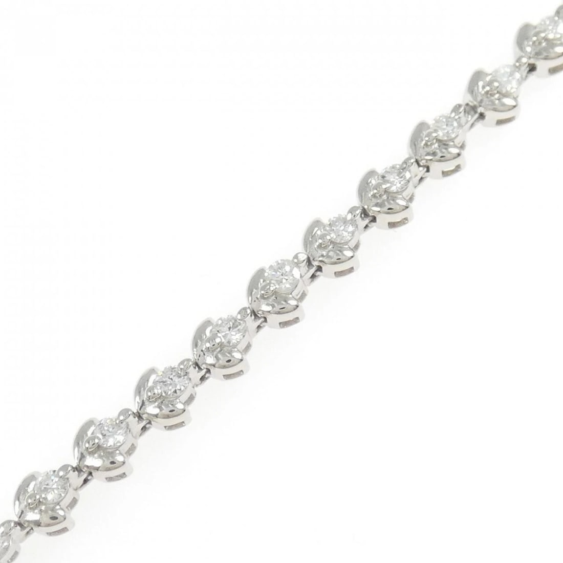 PT850 DIAMOND BRACELET: PT850 Diamond Bracelet Brand: Unbranded Type/Style: Diamond Bracelet Material: PT850, Main Stone NATURAL Color: SILVER Size: 16CM Actual Size Diameteraround: 4.0mm Accessories: None Accessories