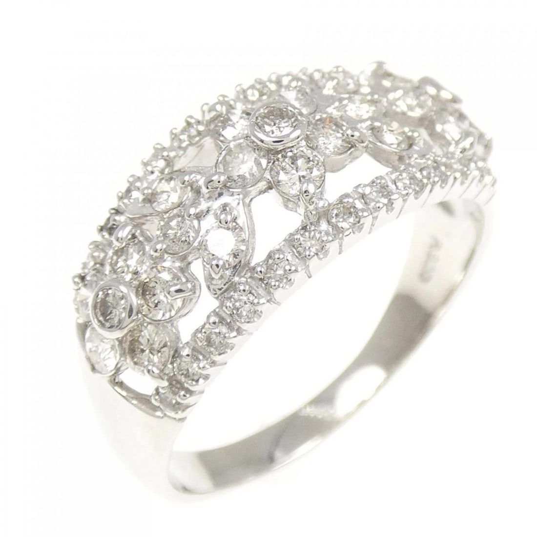 PT900 FLOWER DIAMOND RING: PT900 Flower Diamond Ring Brand: Unbranded Type/Style: Diamond ring Material: Platinum900, Main Stone Natural Color: Platinum Size: US 10 Accessories: None Accessories Notice: When purchasing