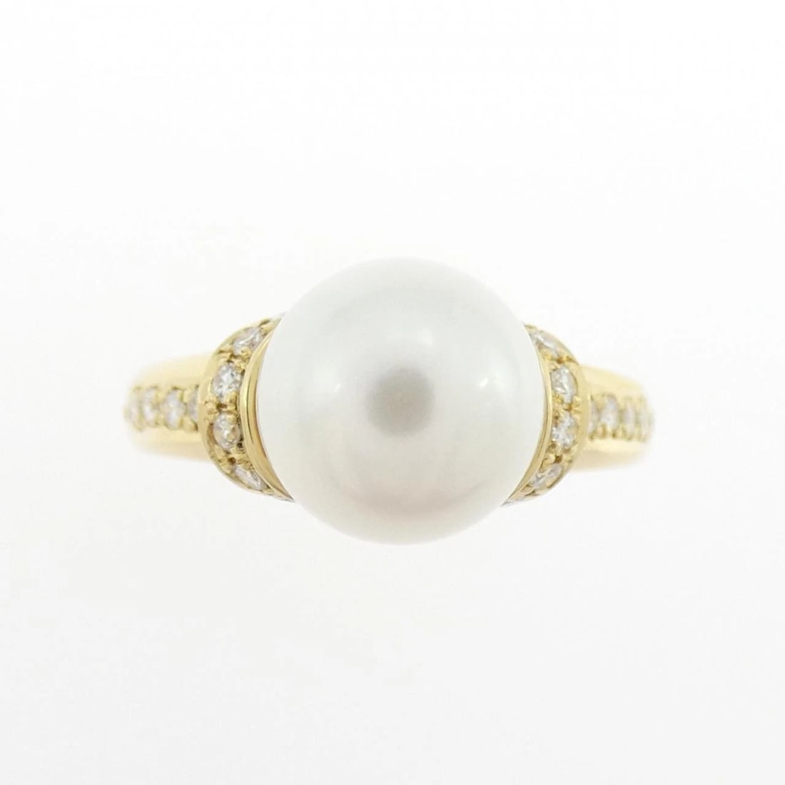 18K YELLOW GOLD AKOYA PEARL RING: 18K Yellow Gold Akoya Pearl Ring Brand: Unbranded Type/Style: akoya pearl ring Material: K18 yellow gold, Main Stone Akoya Pearl Secondary Stone Diamond Color: yellow gold Size: US 5.25 Accessories: