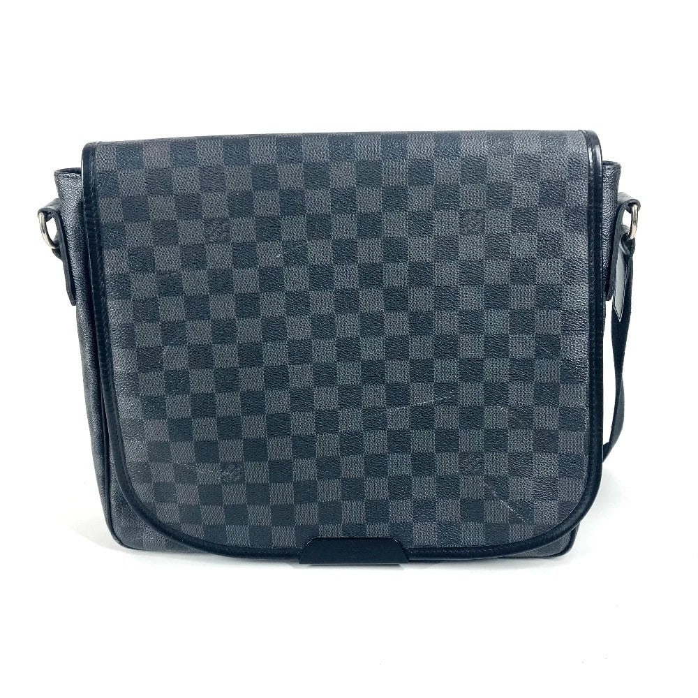 LOUIS VUITTON DAMIER GRAPHITE DANIEL SHOULDER BAG: LOUIS VUITTON Damier Graphite Daniel Shoulder Bag Brand: LOUIS VUITTON Type/Style: Shoulder Bag Material: DamierGraphiteCanvas Color: Black Size: W12.6?H11.6?D2.8inch / W32cm?H29.5cm?D7cm Accessor