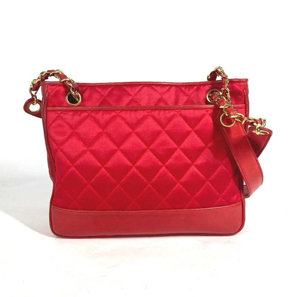 CHANEL COCOBALL MATELASSE QUILTED CHAIN BAG SHOULDER BAG TOTE BAG: CHANEL Cocoball Matelasse Quilted Chain Bag Shoulder Bag Tote Bag Brand: CHANEL Type/Style: Shoulder Bag Material: Satin / Leather Color: Red Size: W10.4?H8.3?D2.0inch / W26.5cm?H21cm?D5cm Accesso