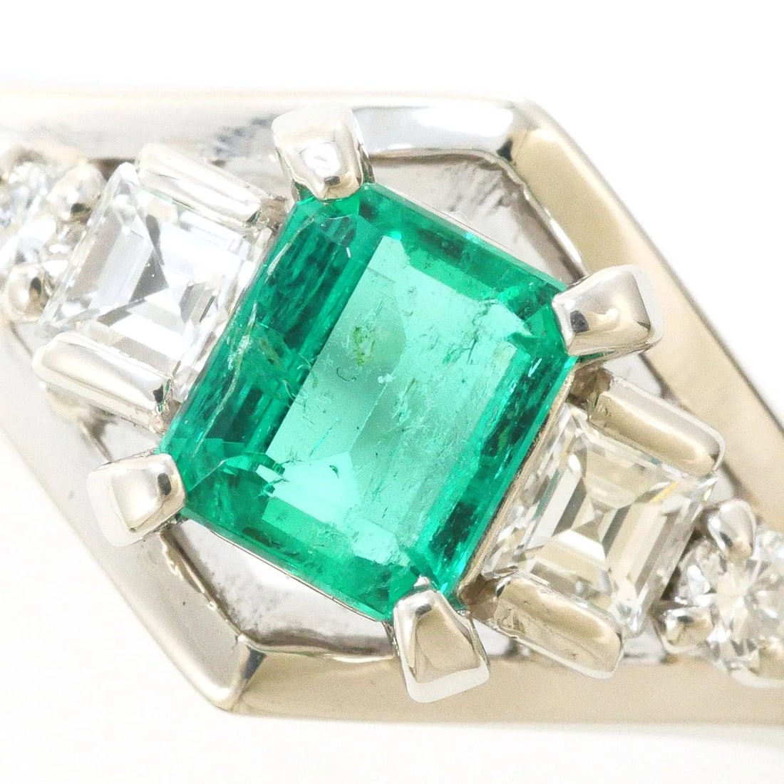 PT900 PLATINUM RING EMERALD - 2