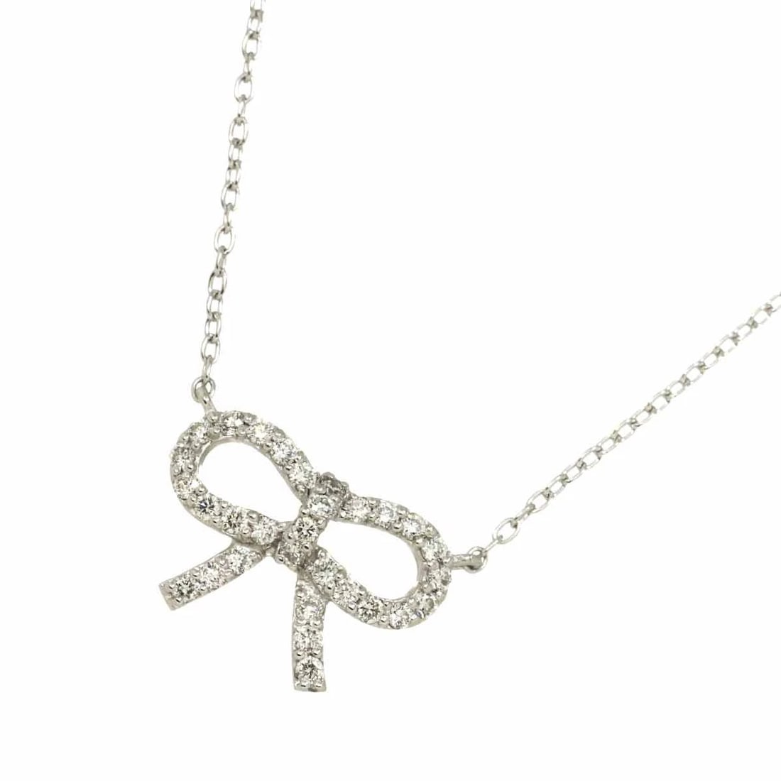 PONTE VECCHIO RIBBON MOTIF DIAMOND NECKLACE: Ponte Vecchio Ribbon motif Diamond Necklace Brand: Ponte Vecchio Type/Style: Necklace Material: 750 White Gold, Main Stone Natural Color: White Gold Size: internal circumference of the chain:16.1inch 