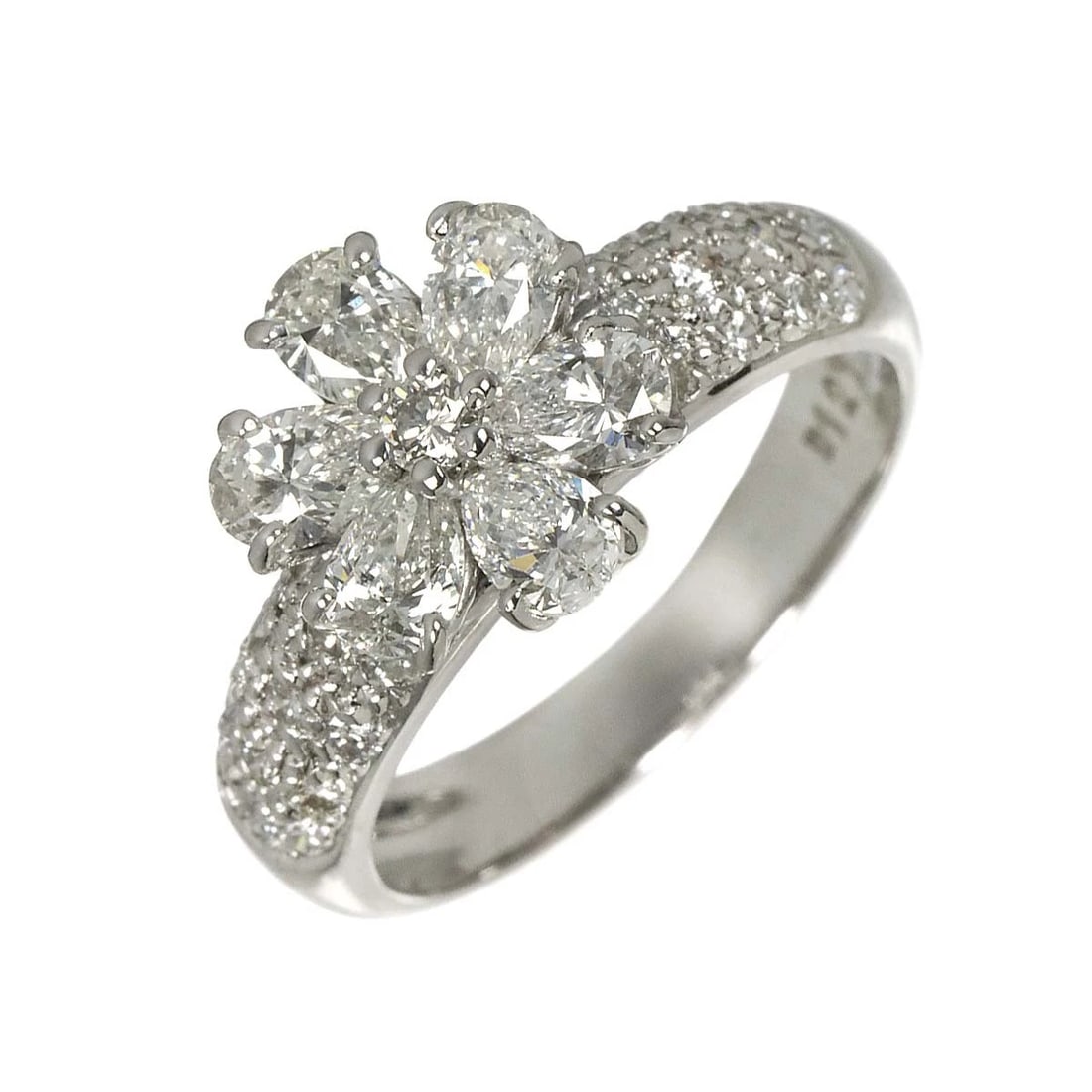 PONTE VECCHIO DIAMOND RING WG 750: Ponte Vecchio Diamond Ring WG 750 Brand: Ponte Vecchio Type/Style: Ring Material: 750 White Gold, Main Stone Natural Color: White Gold Size: 6.25-6.5(US) Accessories: None Accessories Noti