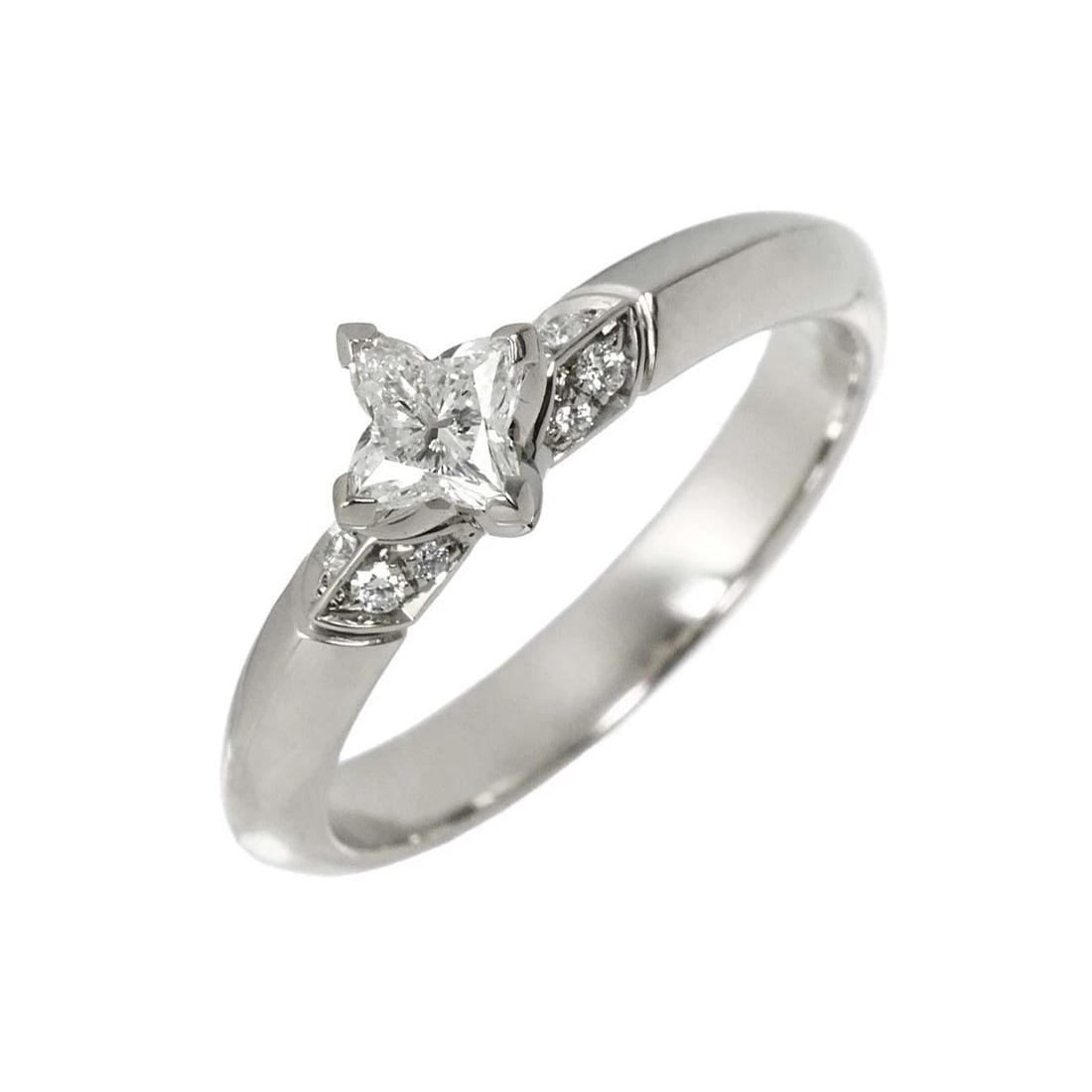 LOUIS VUITTON SOLITAIRE STAR DIAMOND RING PT: LOUIS VUITTON Solitaire Star Diamond Ring Pt Brand: LOUIS VUITTON Type/Style: Ring Material: Pt950, Main Stone Natural Color: Silver Size: 5.5-5.75(US) Accessories: None Accessories Notice