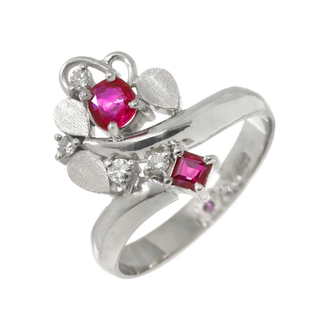 RUBY DIAMOND RING PLATINUM: Ruby Diamond Ring Platinum Brand: Unbranded Type/Style: Ring Material: PT900, Main Stone Ruby Color: Platinum Size: 5.5-5.75(US) Accessories: None Accessories Notice: When purchasing pre-o