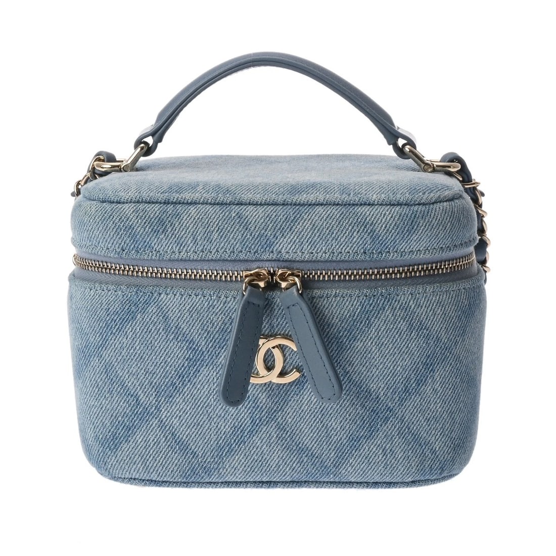 CHANEL SMALL VANITY CASE MATRASSE DENIM BLUE VANITY BAG: CHANEL small vanity case Matrasse denim blue Vanity bag Brand: CHANEL Type/Style: Vanity bag Material: denim Color: blue ? Gold Metal Size: H:about 4.7inch W:about 5.9inch D:about 4.5inch Accessor