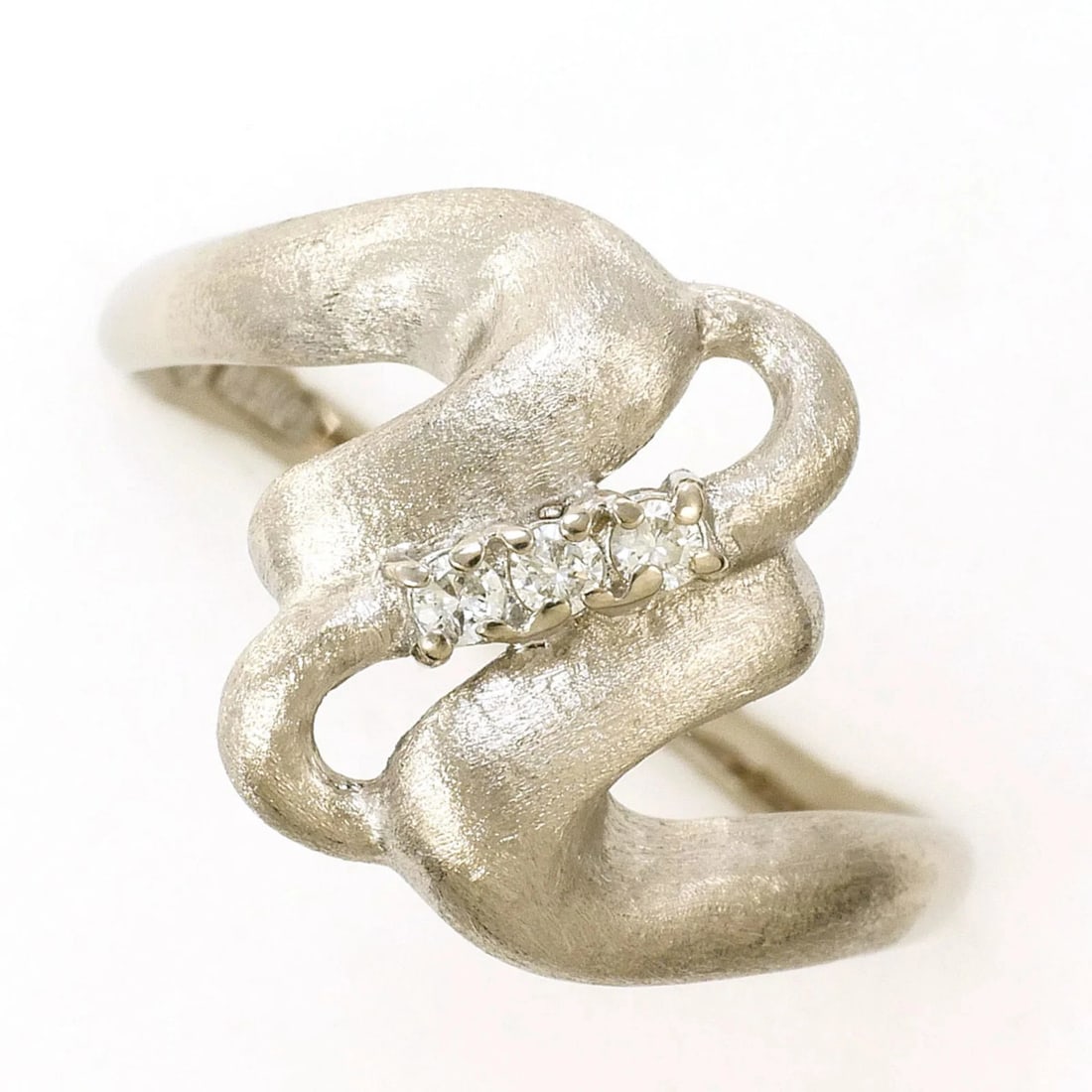 14K WHITE GOLD RING WITH DIAMOND (1 of 3)