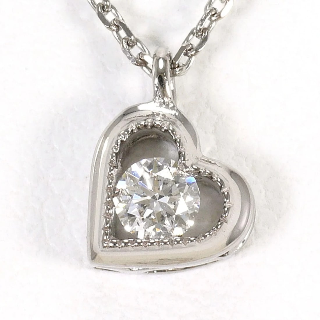 18K WHITE GOLD NECKLACE WITH DIAMOND: 18K White Gold Necklace with Diamond Brand: Unbranded Type/Style: Necklace Material: White gold (18K), Main Stone natural Color: WG Size: Neck Circumference 45 cm / 17.71'' Pendant Size 8mm x 7mm /