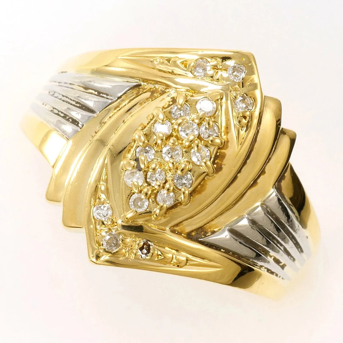 PLATINUM 900 18K YELLOW GOLD RING WITH DIAMOND: Platinum 900 18K Yellow Gold Ring with Diamond Brand: Unbranded Type/Style: Band ring Material: Platinum 900, Yellow gold (18K), Main Stone natural Color: Pt YG Size: US8 Accessories: None