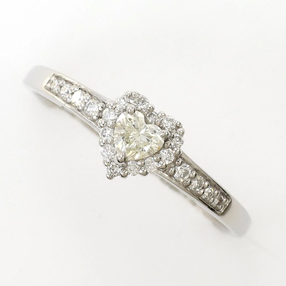 PT900 PLATINUM RING DIAMOND: PT900 Platinum Ring Diamond Brand: No Brand Type/Style: Ring Material: PT900 Platinum, Main Stone Diamond Color: Silver Size: US 6 1/2 Accessories: None Accessories Notice: When purchasing