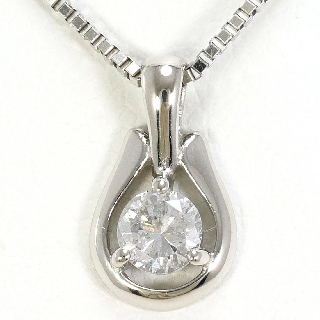 PT900 PLATINUM PT850/PLATINUM NECKLACE DIAMOND: PT900 Platinum PT850/Platinum Necklace Diamond Brand: No Brand Type/Style: Necklace Material: PT900 Platinum PT850/Platinum, Main Stone Diamond Color: Silver Size: total length 40cm Accessories: N