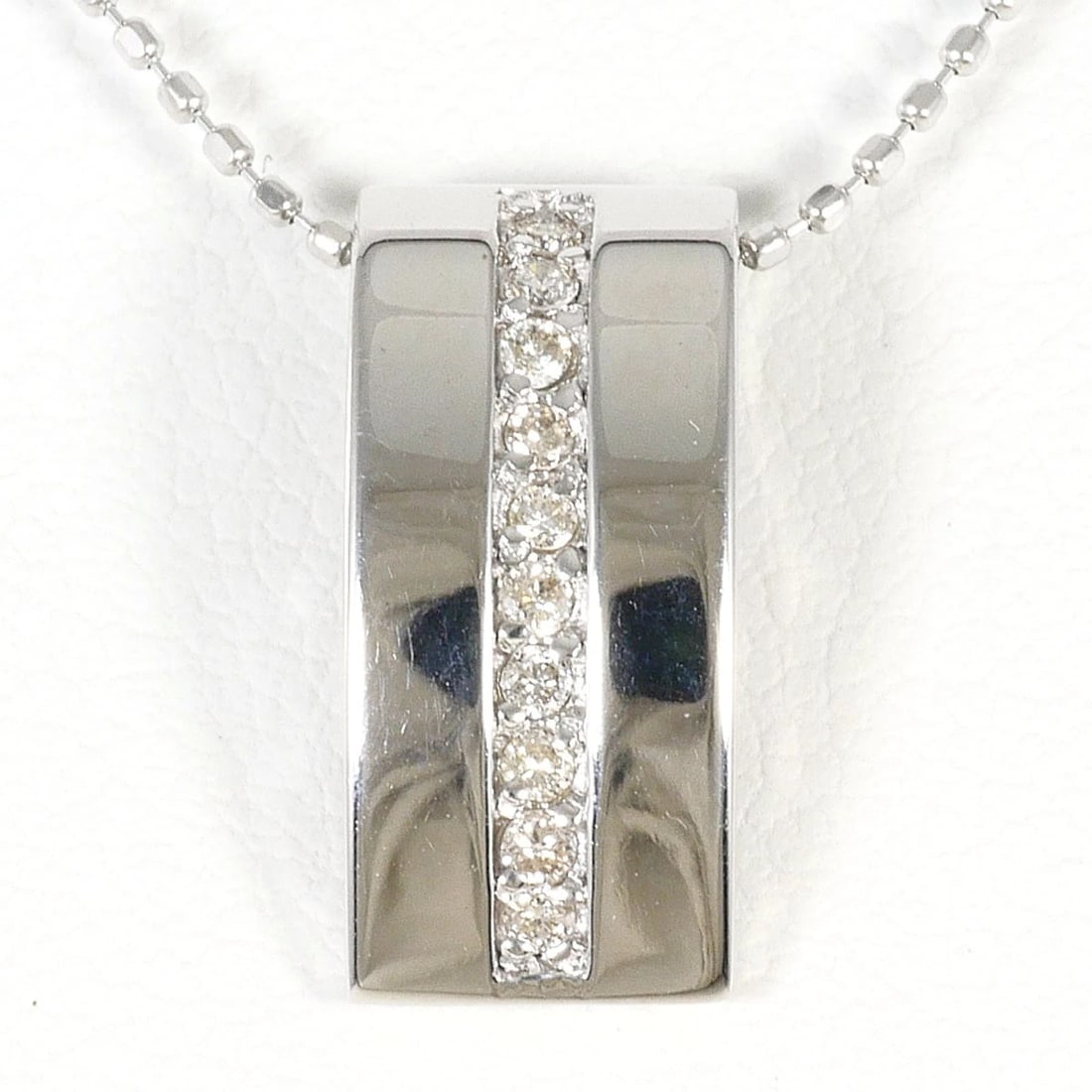 K18 18K GOLD NECKLACE DIAMOND: K18 18k gold Necklace Diamond Brand: No Brand Type/Style: Necklace Material: 18k gold, Main Stone Diamond Color: Gold Size: total length Accessories: None Accessories Notice: When purchasing