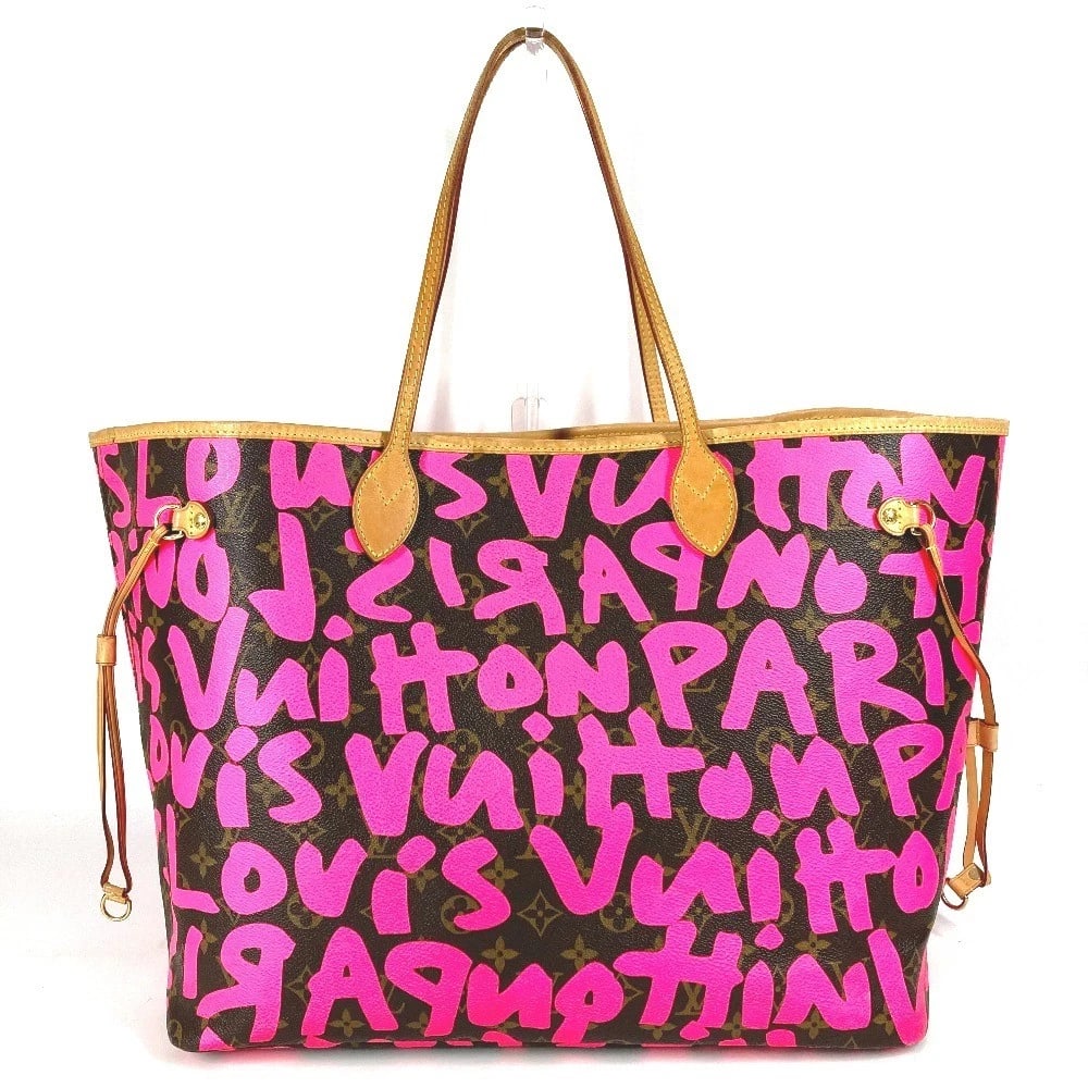 LOUIS VUITTON MONOGRAMGRAFFITI NEVERFULL GM SHOULDER BAG: LOUIS VUITTON MonogramGraffiti Neverfull GM Shoulder Bag Brand: Louis Vuitton Type/Style: Shoulder Bag Material: MonogramGraffitiCanvas Color: Fuchsia / pink Size: W15.4?H12.4?D7.9inch / W39cm?H31.5cm