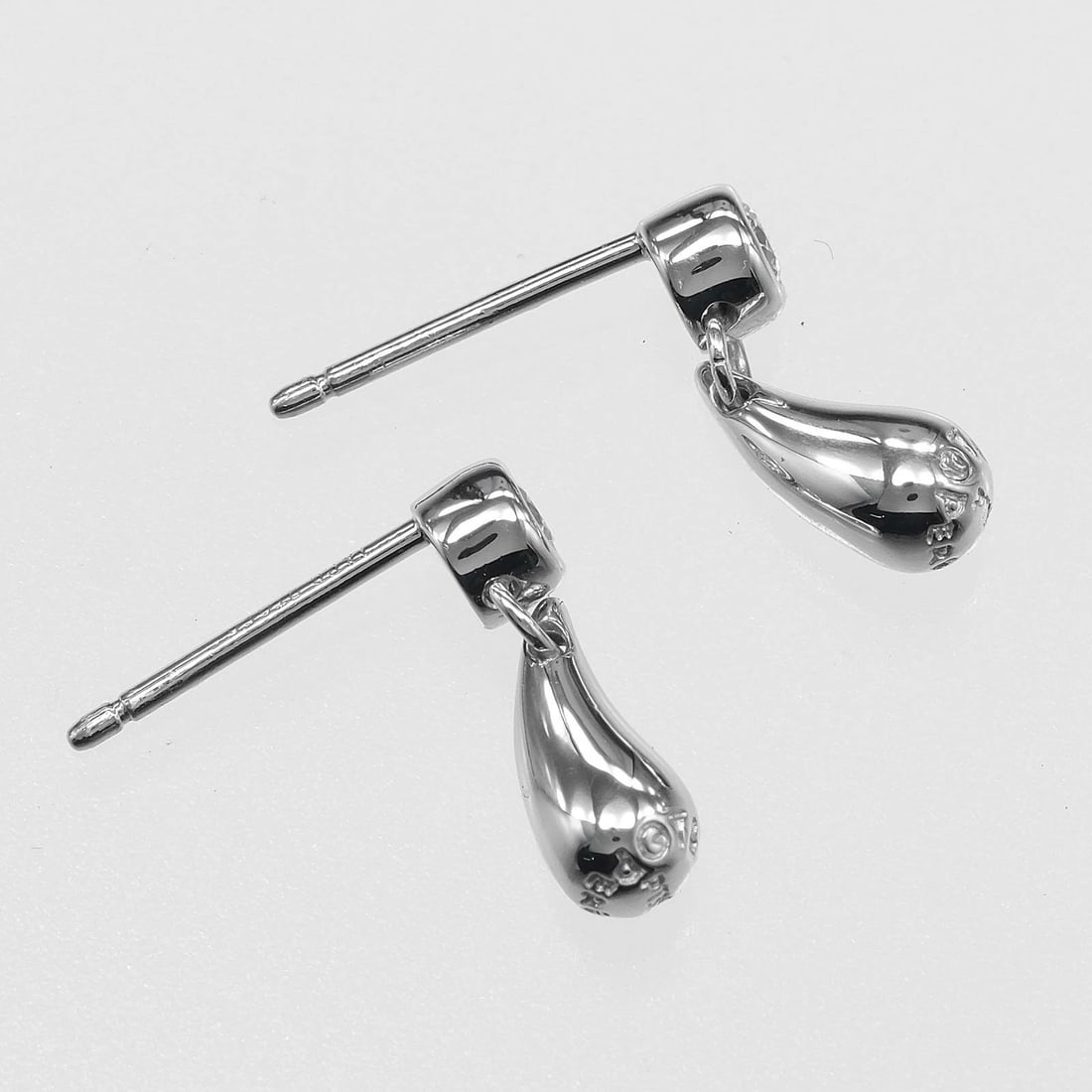 TIFFANY&CO. TEARDROP PIERCING PT950PLATINUM/DIAMOND: TIFFANY&Co. teardrop Piercing Pt950Platinum/diamond Brand: TIFFANY&Co. Type/Style: Piercing Material: Pt950Platinum, Main Stone Natural Color: Silver Size: 13.4mm x 4.2mm Accessories: None