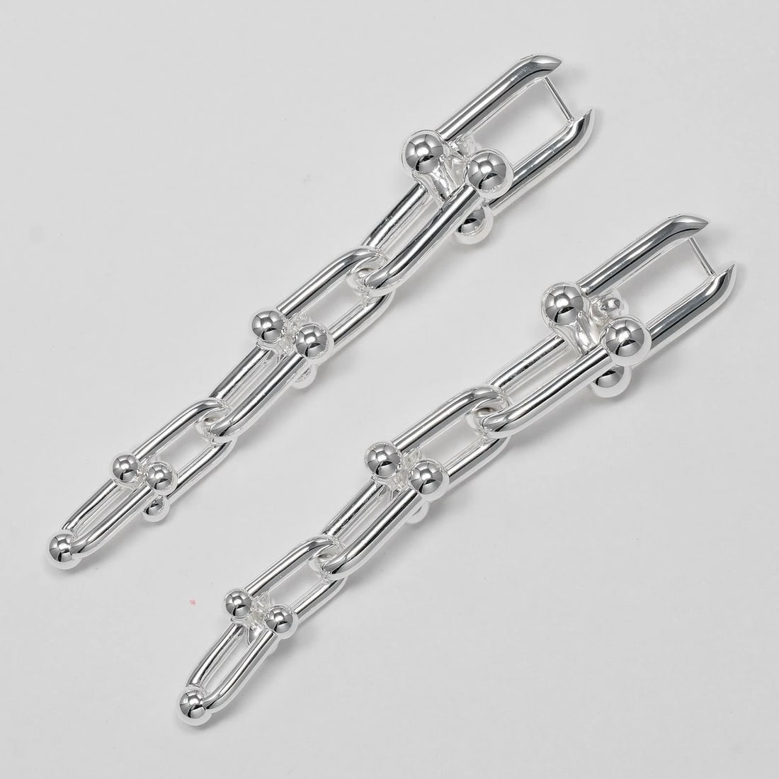 TIFFANY&CO. HARDWARE GRADUATED LINK PIERCING SILVER925: TIFFANY&Co. Hardware Graduated Link Piercing Silver925 Brand: TIFFANY&Co. Type/Style: Piercing Material: Silver925, Color: Silver Size: Lenght 80mm x 14mm Accessories: None Accessories Not