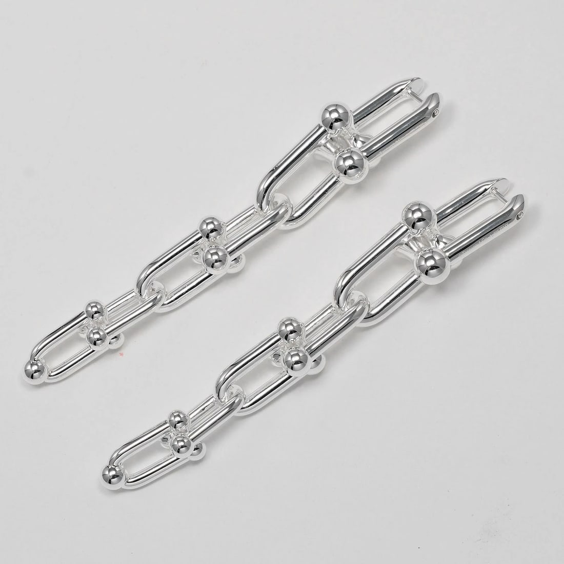 TIFFANY&CO. HARDWARE GRADUATED LINK PIERCING SILVER925: TIFFANY&Co. Hardware Graduated Link Piercing Silver925 Brand: TIFFANY&Co. Type/Style: Piercing Material: Silver925, Color: Silver Size: (CM) 80mm x 14mm Accessories: None Accessories Notic