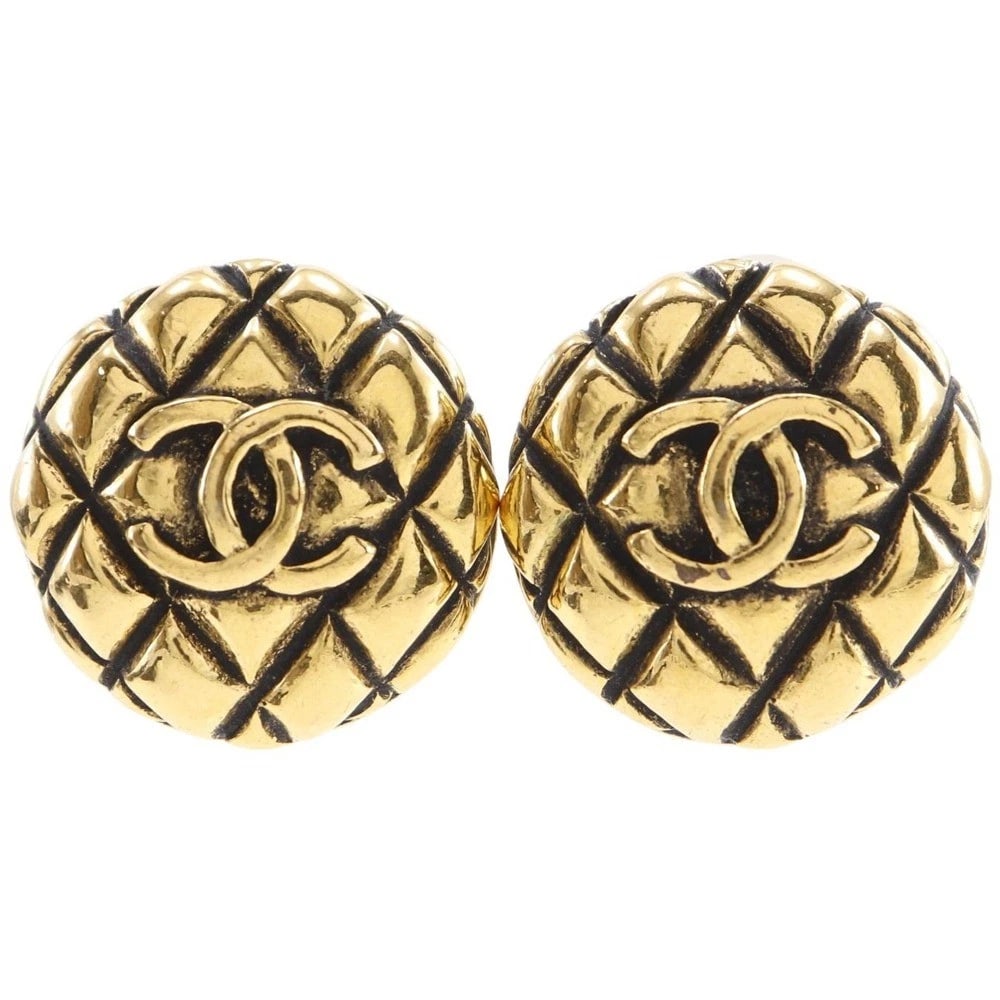 CHANEL COCO MARK MATELASSE EARRING PLATED GOLD: CHANEL COCO Mark Matelasse Earring Plated Gold Brand: CHANEL Type/Style: Earring Material: Plated Gold, Color: Gold Size: (CM) 24mm x 24mm Accessories: None Accessories Notice: When purcha